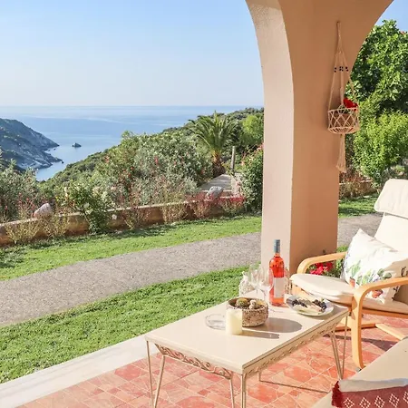 Tramontana House1 Apartman *